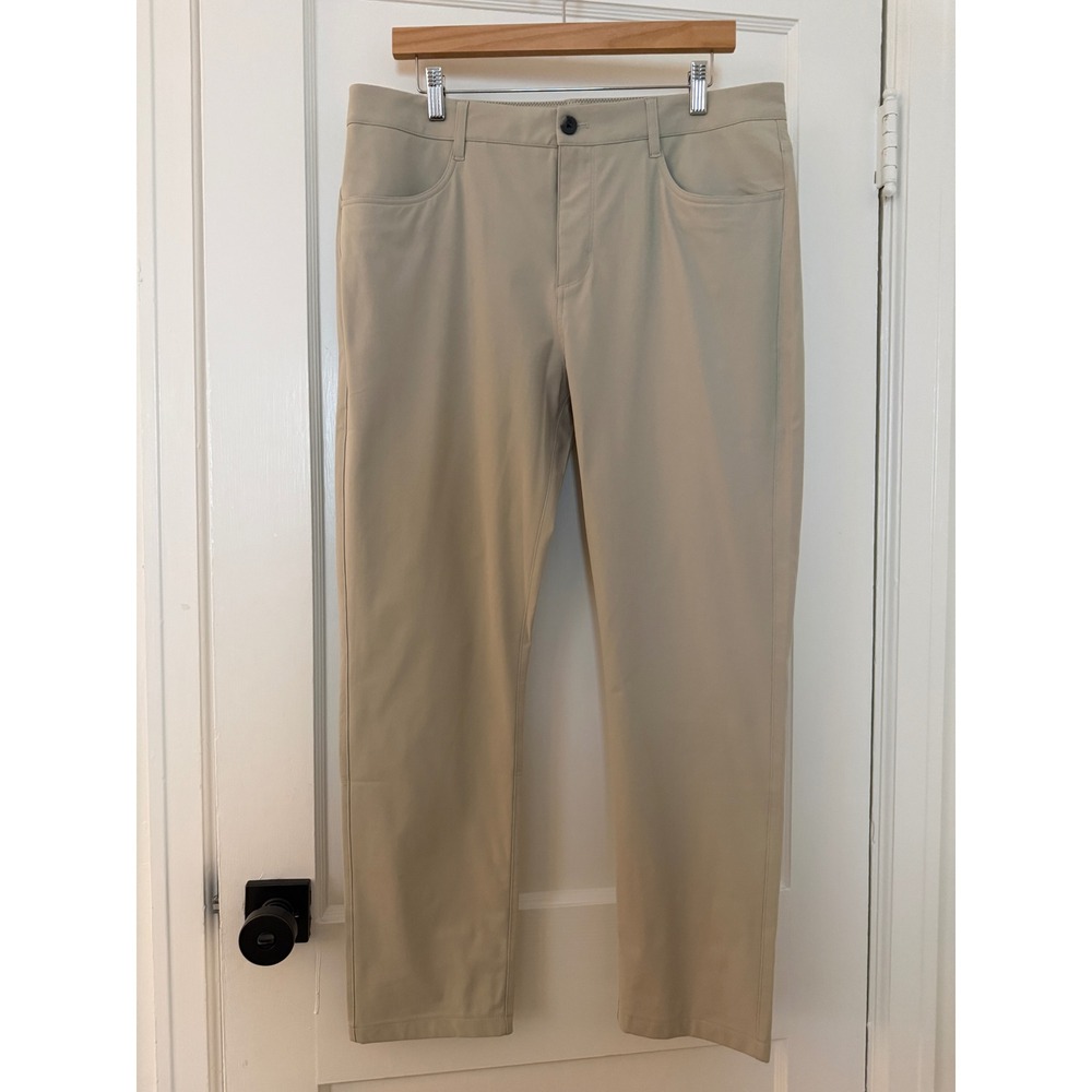 Vuori Meta Pant Mens 34 Classic Khaki Tan Technical Stretch Chino Trousers V430
